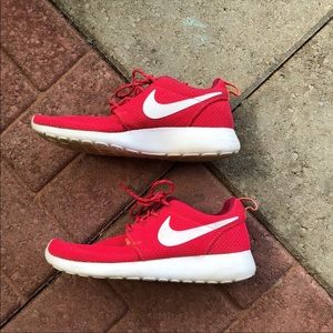 Nike Roshe Run Fusion red pink sneakers